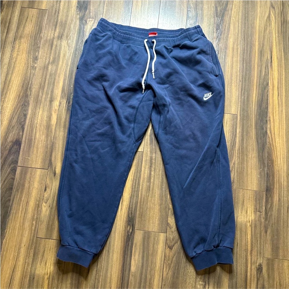 Nike Sweatpants … great condition. Dark blue